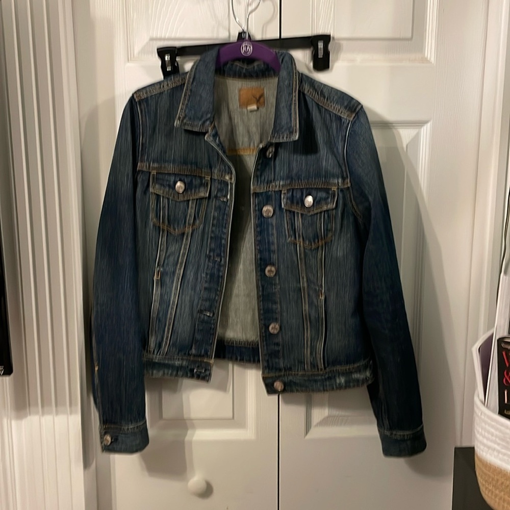 American Eagle women’s denim jacket great condition size medium
